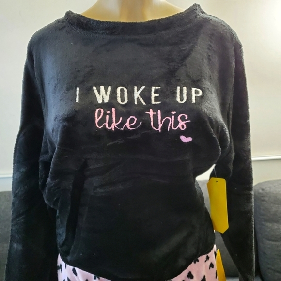 Hearts Pajamas Set NEW Small & Medium Available - Picture 4 of 7